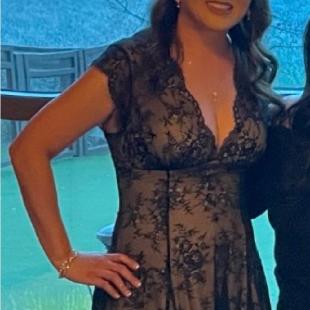 Elegant Black Lace Evening Gown - Picture 6 of 6